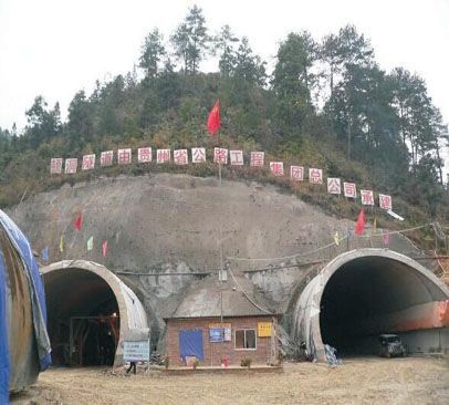 微型混凝土泵，四川松潘隧道施工纪实